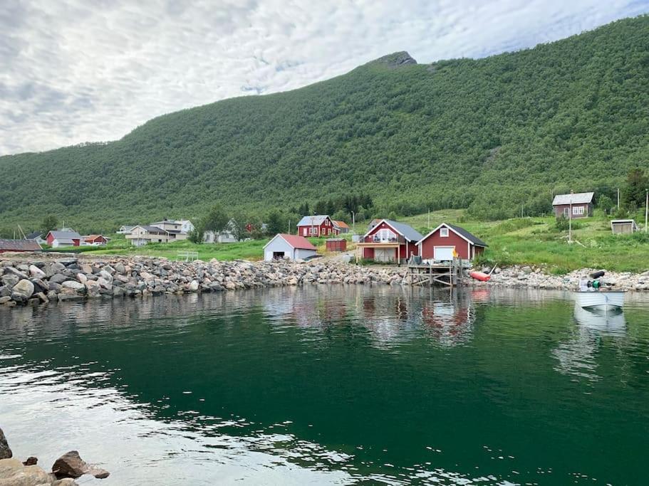 Leilighet I Rorbu Pa Kaldfarnes - Yttersia Senja Bagian luar foto