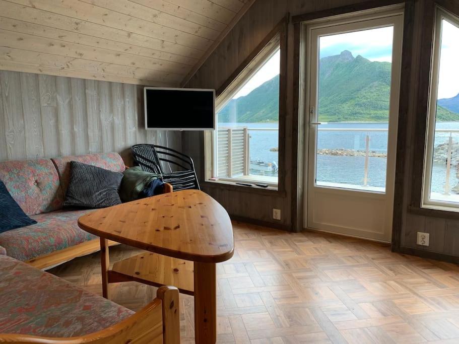 Leilighet I Rorbu Pa Kaldfarnes - Yttersia Senja Bagian luar foto